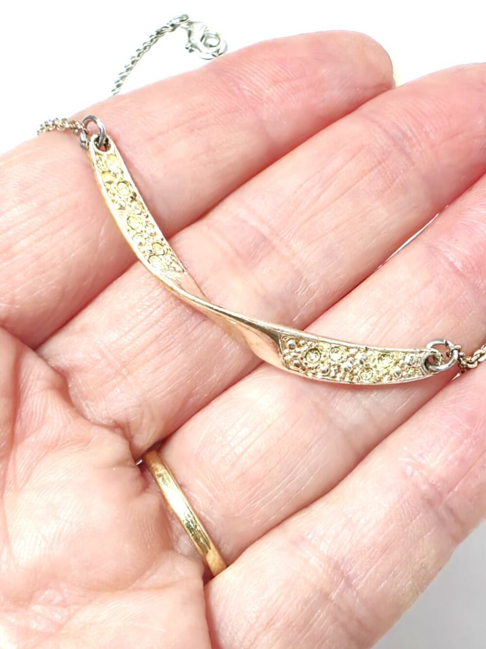 Avon twist gold and silver-tone Mona necklace - Picture 3 of 7